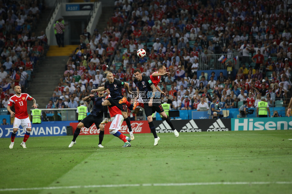  兰斯定位球战术奏效，头球攻门两度改写比分